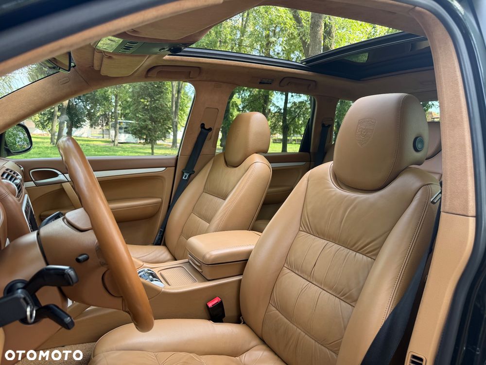 Porsche Cayenne Turbo S - 22