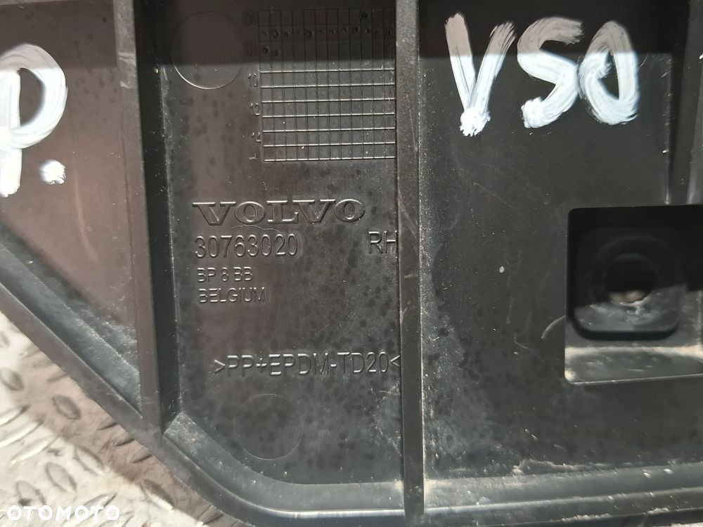 Ślizg zderzaka prawy tył Volvo V50 2008 rok nr 30763020 - 2