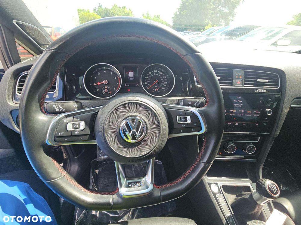 Volkswagen Golf - 3