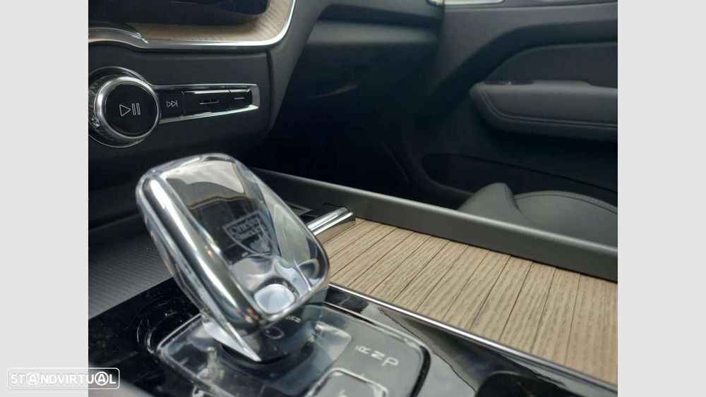 Volvo XC 60 2.0 T6 PHEV Plus Dark AWD - 18