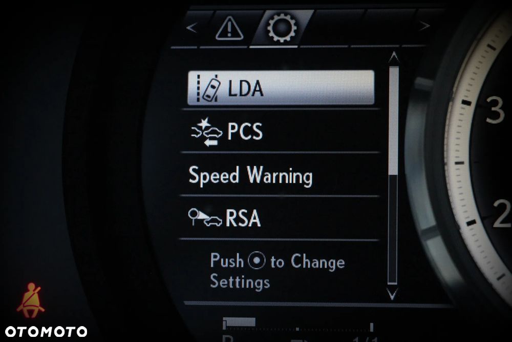 Lexus RC 200t / 300 F Sport - 30