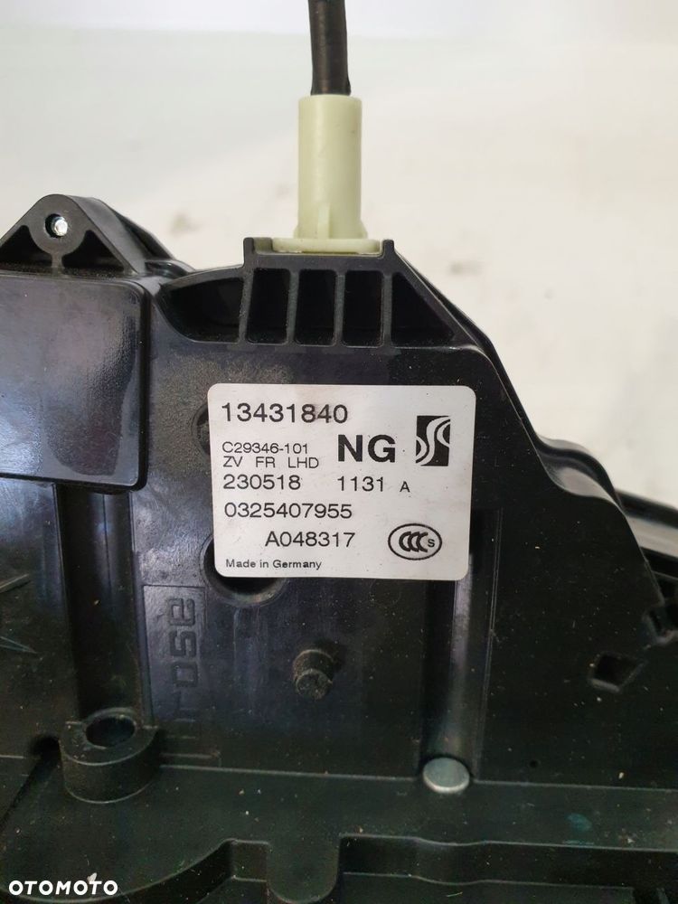 zamek drzwi prawy przód 13431840 opel corsa e 18r 1.2b - 7