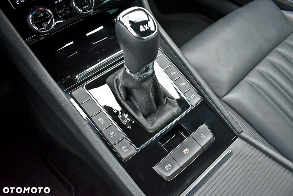 Skoda Superb 2.0 TSI 4x4 L&K DSG - 34