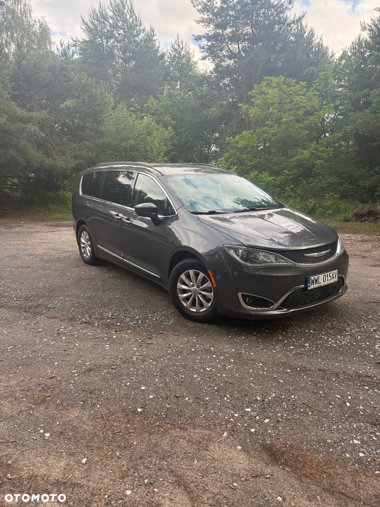 Chrysler Pacifica - 8
