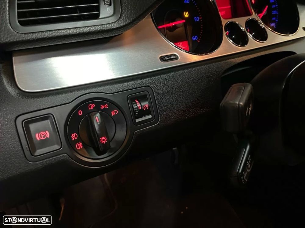 VW Passat Variant 2.0 TDi Highline - 14