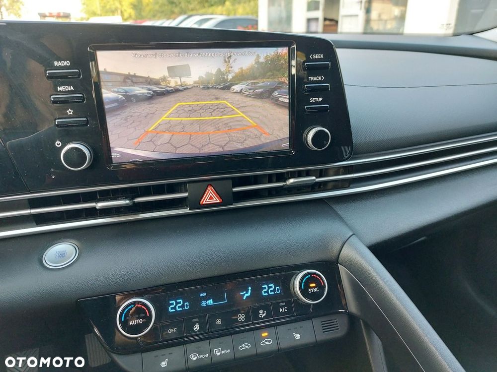 Hyundai Elantra - 25