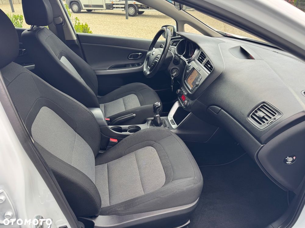 Kia Ceed 1.4 CVVT ISG Dream-Team Edition - 29