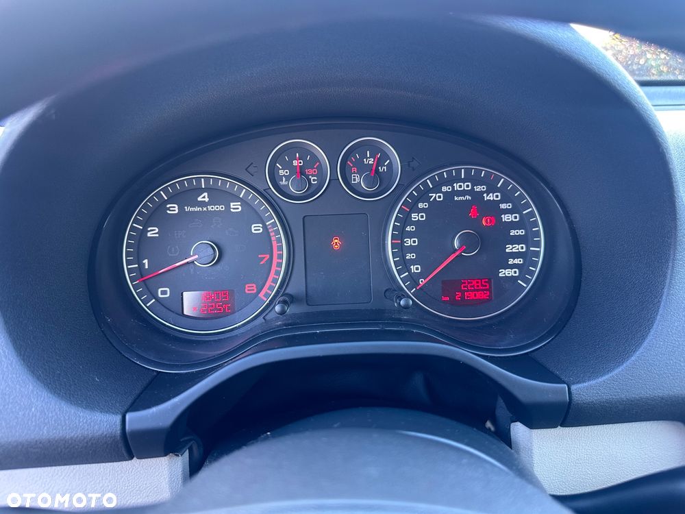 Audi A3 3-drzwiowe 1.6 Ambition - 8