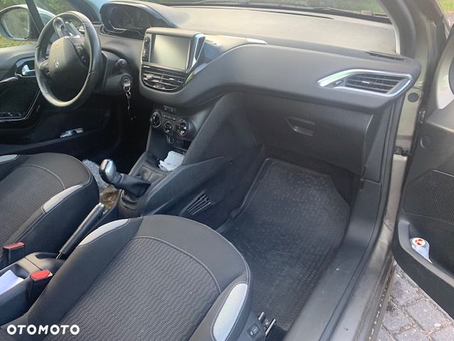 Peugeot 208 1.6 e-HDi Allure STT - 8