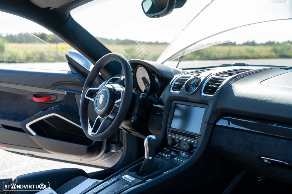 Porsche Cayman GT4 - 19