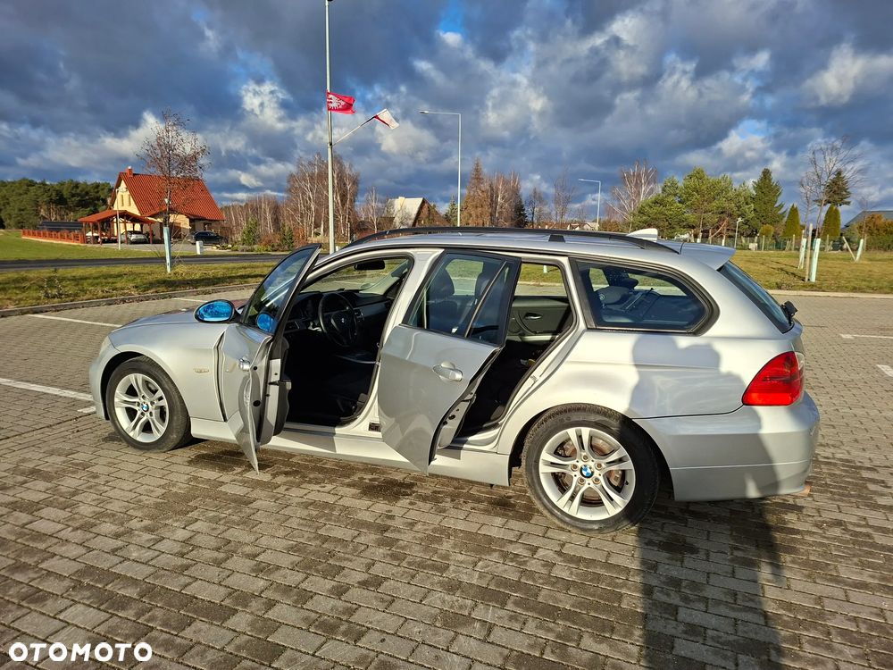 BMW Seria 3 318i - 3