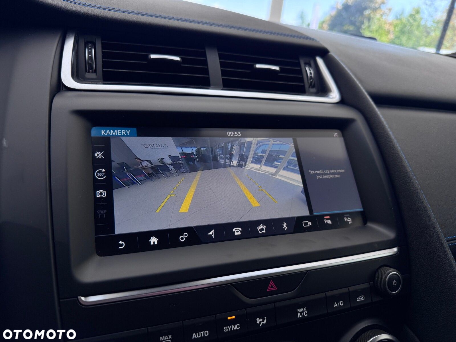 Jaguar E-Pace 2.0 i4D AWD R-Dynamic S - 36