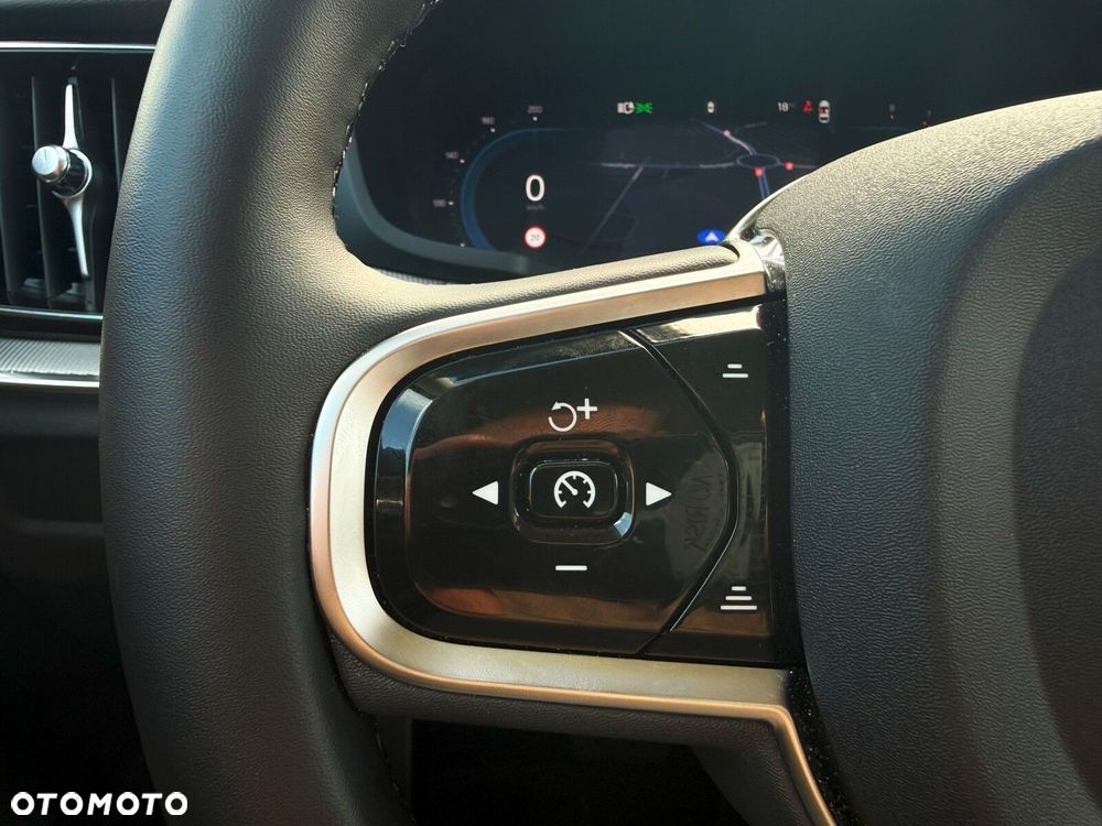 Volvo V60 Cross Country Plus B5 B AWD - 18