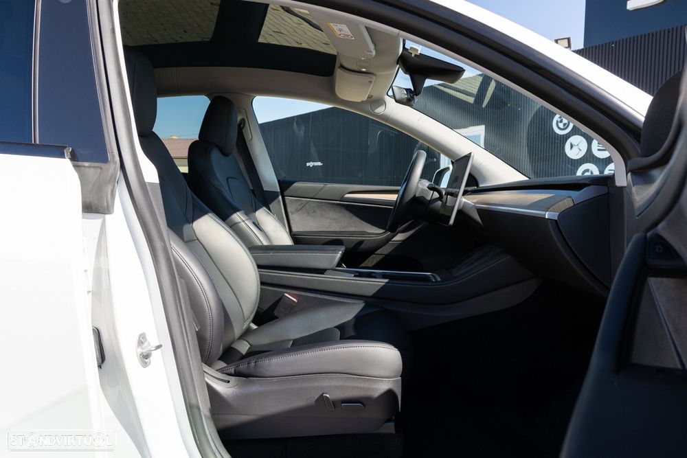Tesla Model Y Long Range Tração Integral - 18