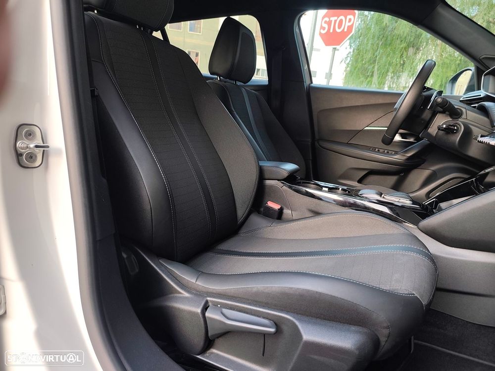 Peugeot 2008 PureTech 130 EAT8 Allure Pack - 24