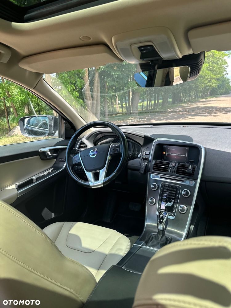 Volvo XC 60 D4 AWD Momentum - 5