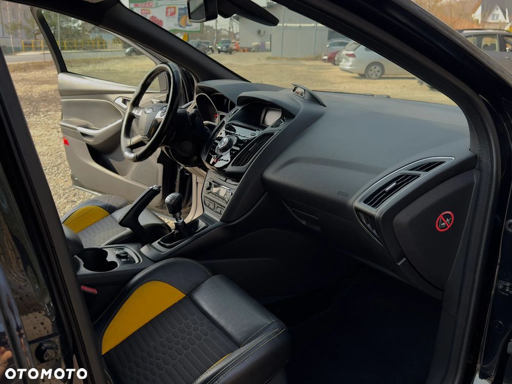 Ford Focus 2.0 EcoBoost ST mit Leder-Sport-Paket - 32