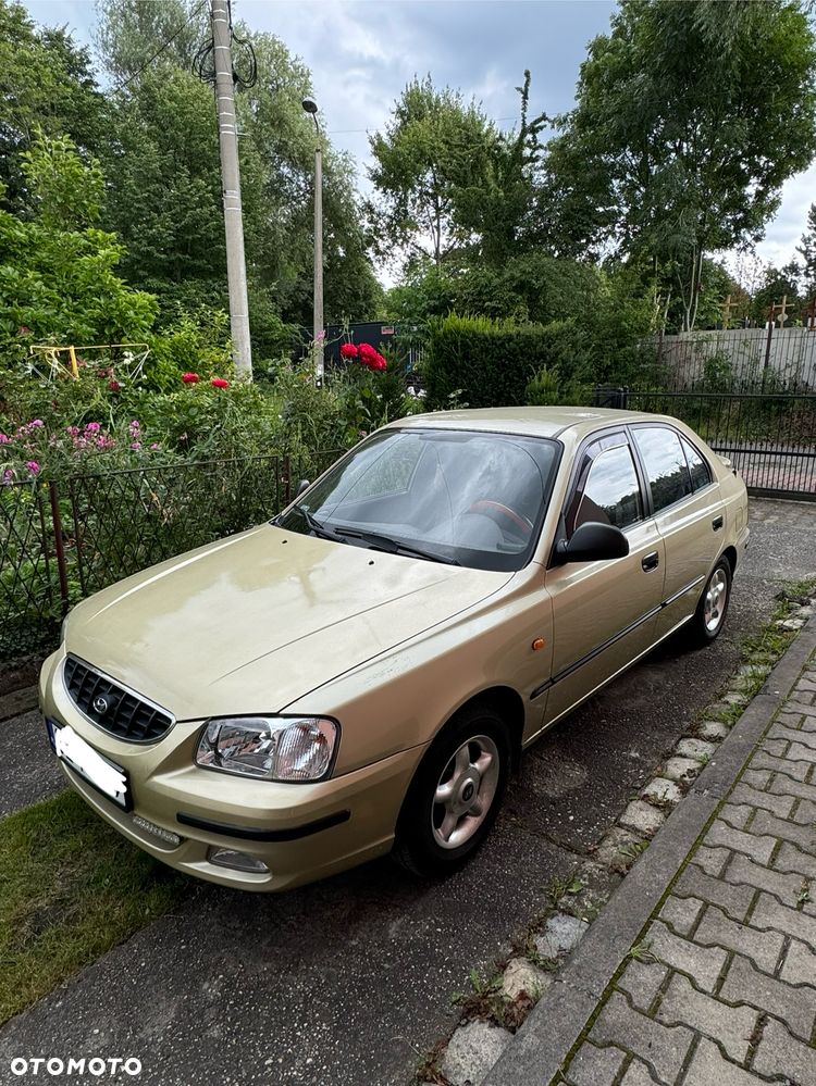 Hyundai Accent 1.5 Comfort - 2