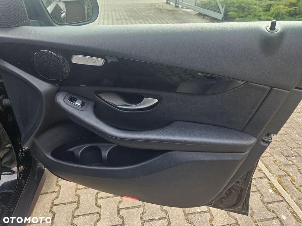 Mercedes-Benz GLC 300 e 4-Matic - 22