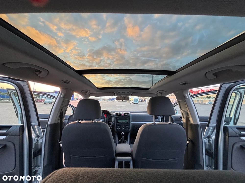 Volkswagen Golf V 1.9 TDI DPF BlueMot Comfortline - 16
