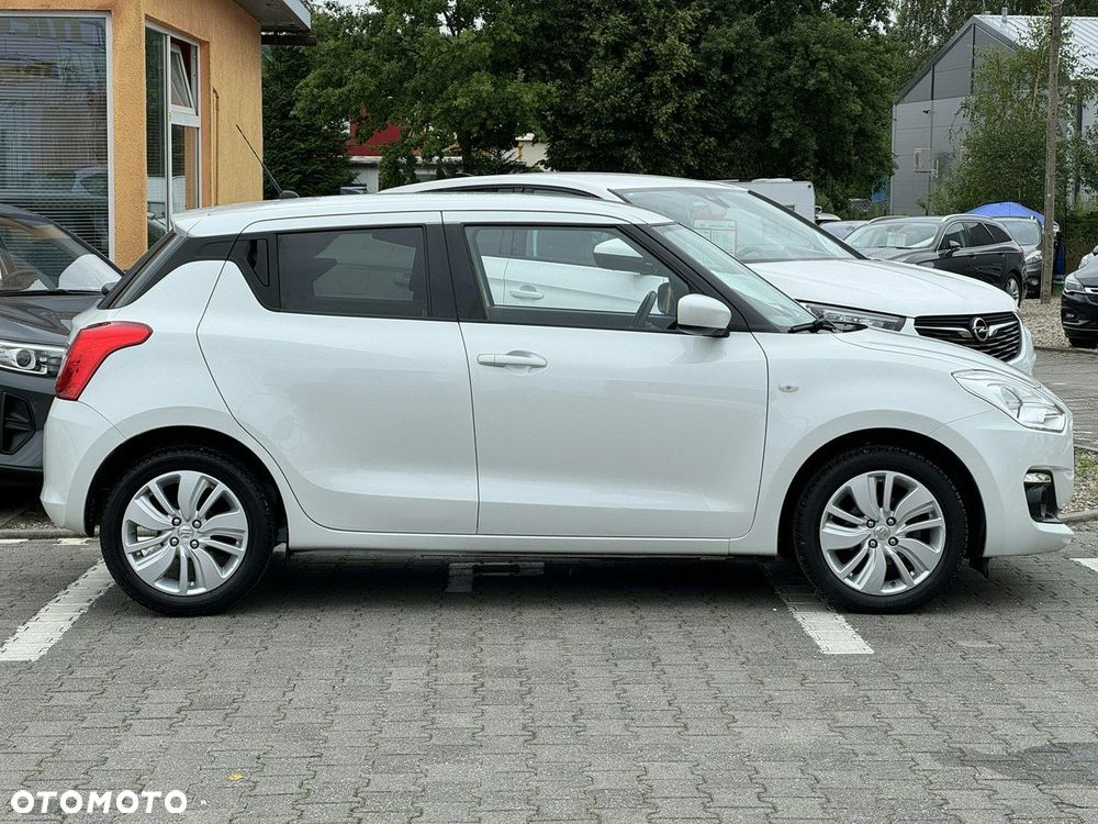 Suzuki Swift 1.2 Premium Plus CVT - 9