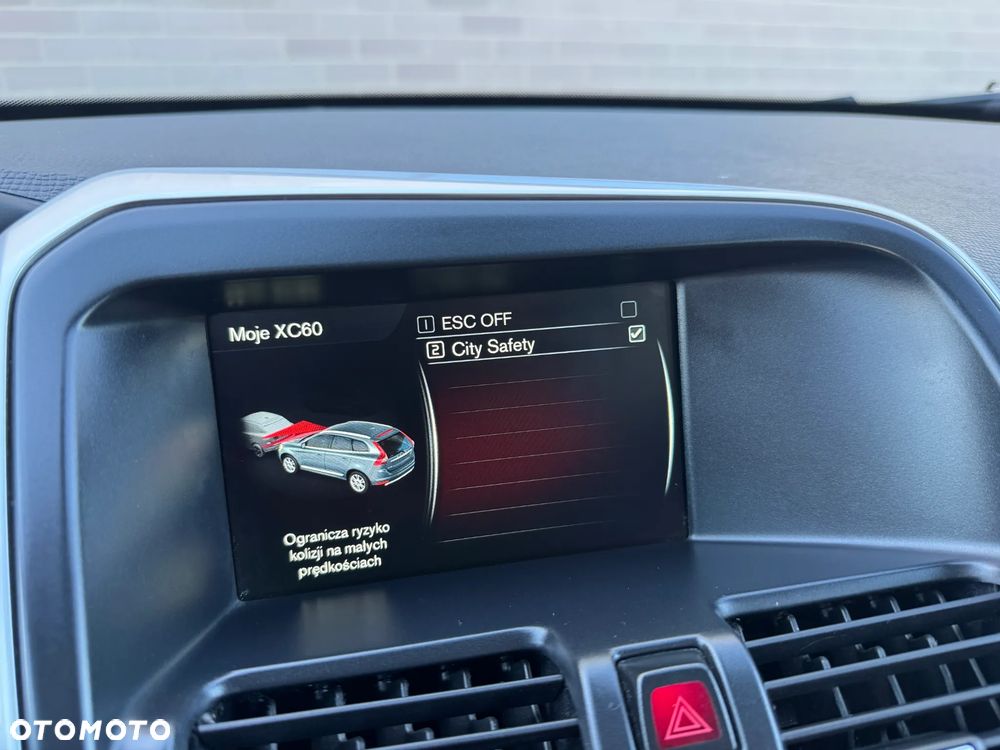 Volvo XC 60 D4 AWD R-Design Momentum - 33