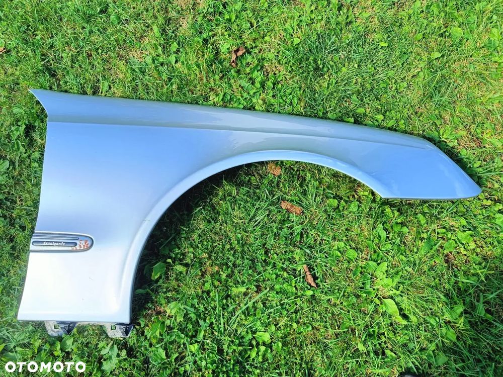 MERCEDES W211 BŁOTNIK PRZEDNI PRZÓD PRAWY 775 ORYGINAŁ