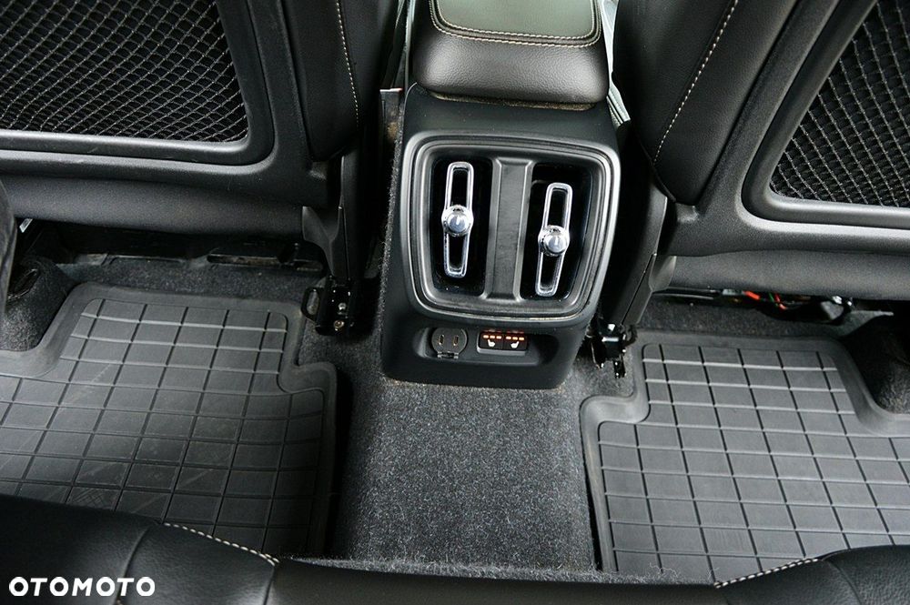 Volvo XC 40 T3 Momentum Pro - 26