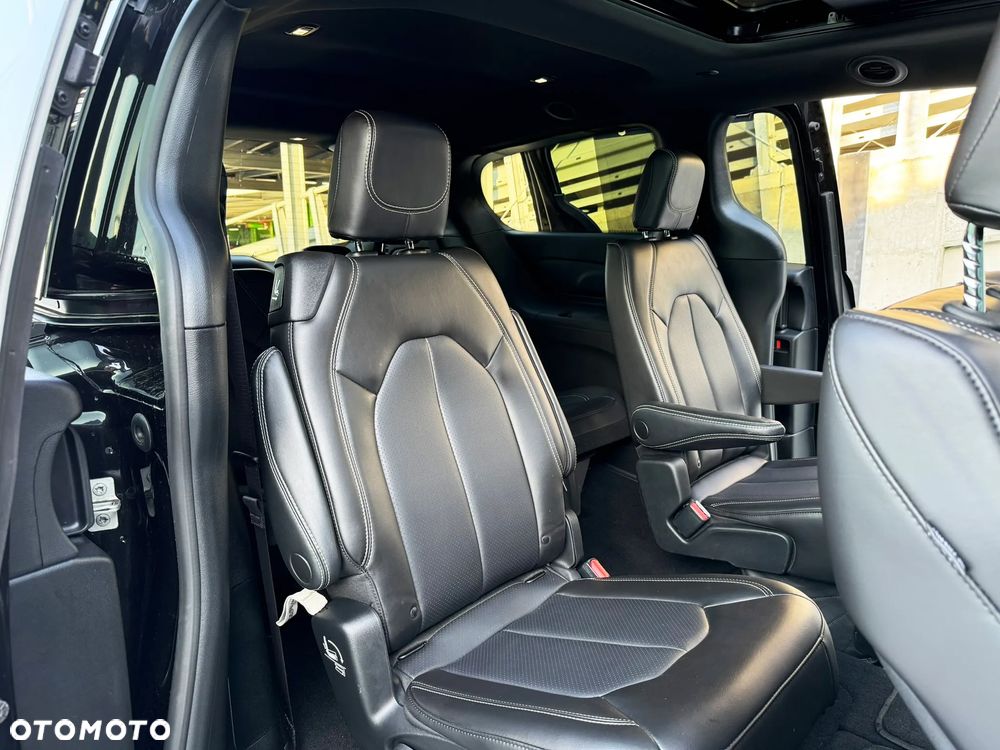 Chrysler Pacifica - 16