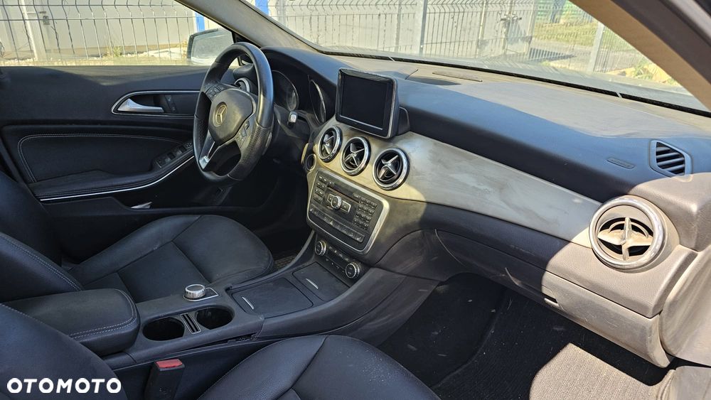 Mercedes-Benz GLA - 25