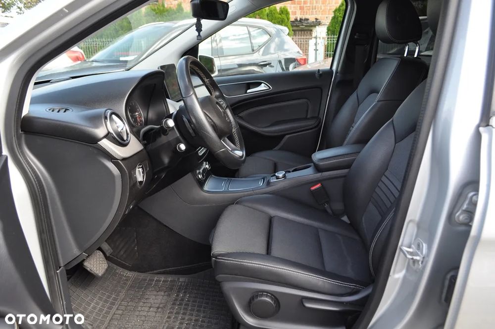 Mercedes-Benz Klasa B 200 7G-DCT UrbanStyle Edition - 14