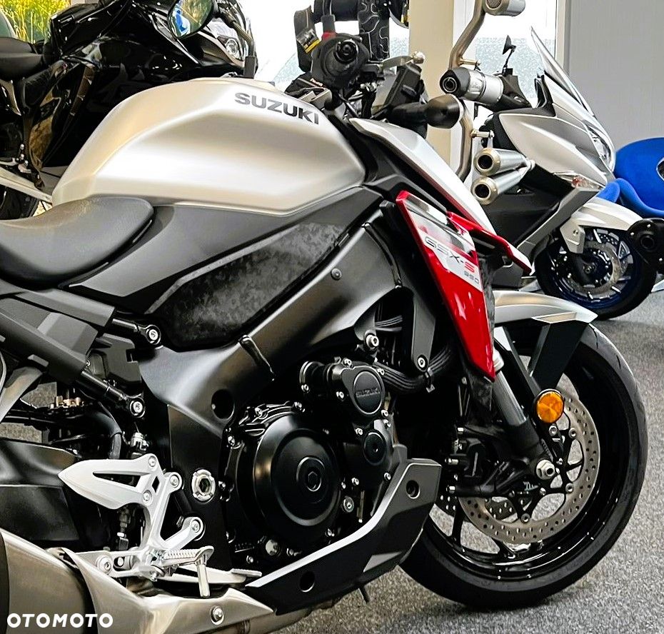 Suzuki GSX - 4