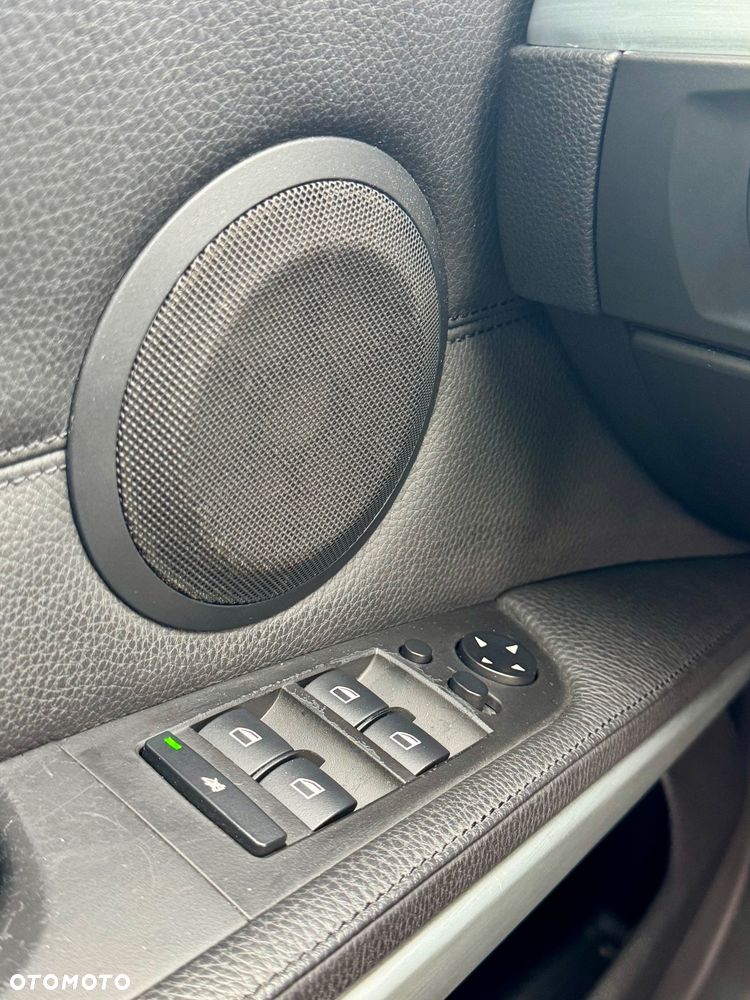 BMW Seria 3 325i - 26