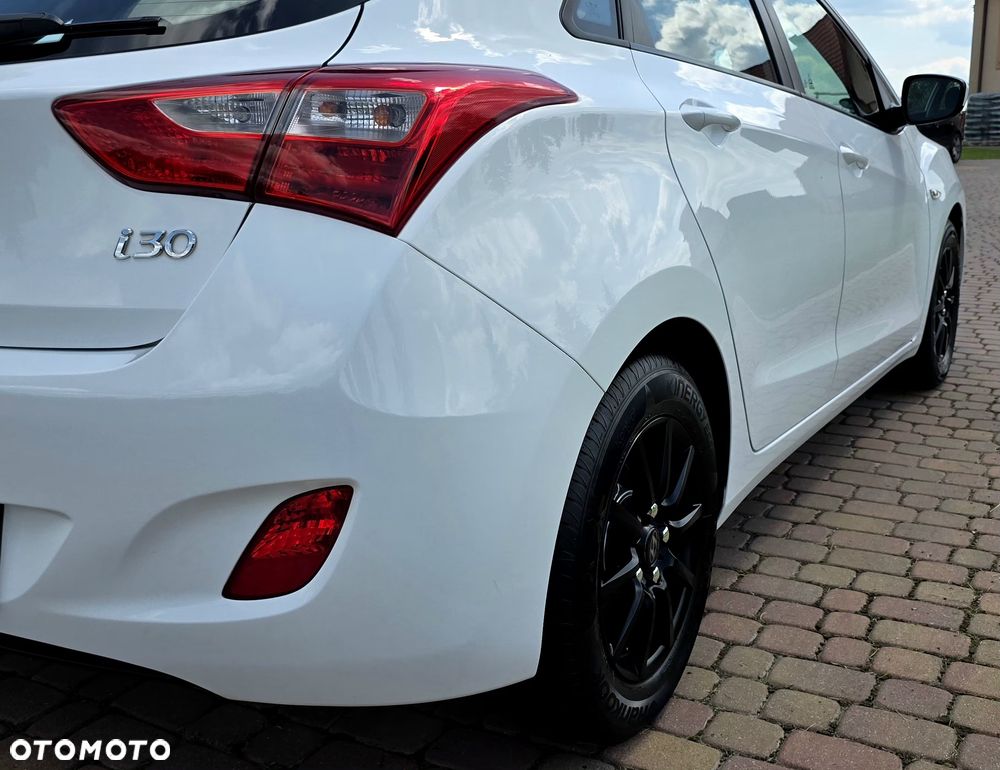 Hyundai i30 1.4 Classic + - 17