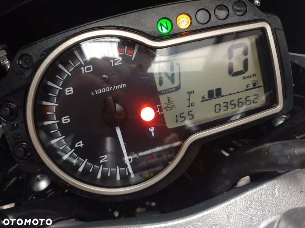Suzuki GSR - 7