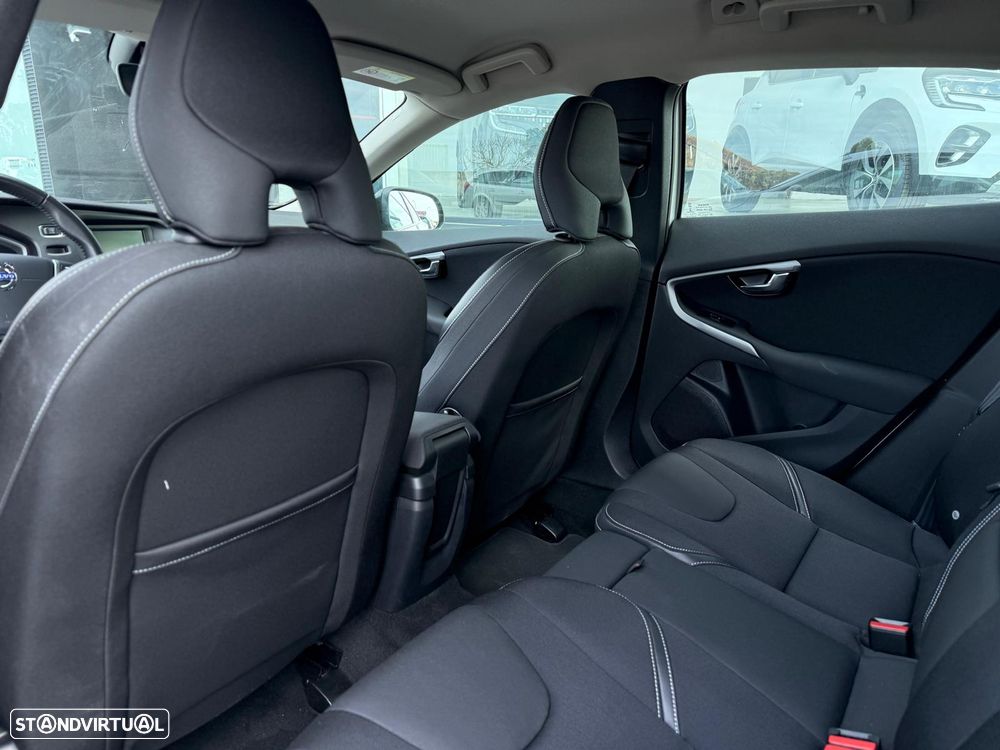 Volvo V40 2.0 D3 Momentum - 14