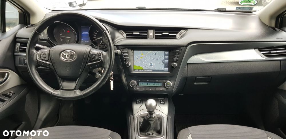 Toyota Avensis 1.6 D-4D Premium - 17