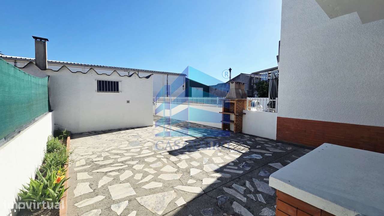 Moradia T4 com espaço exterior - Grande imagem: 2/27