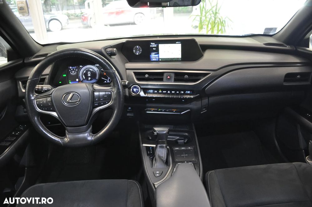 Lexus UX 250h FWD Executive - 14