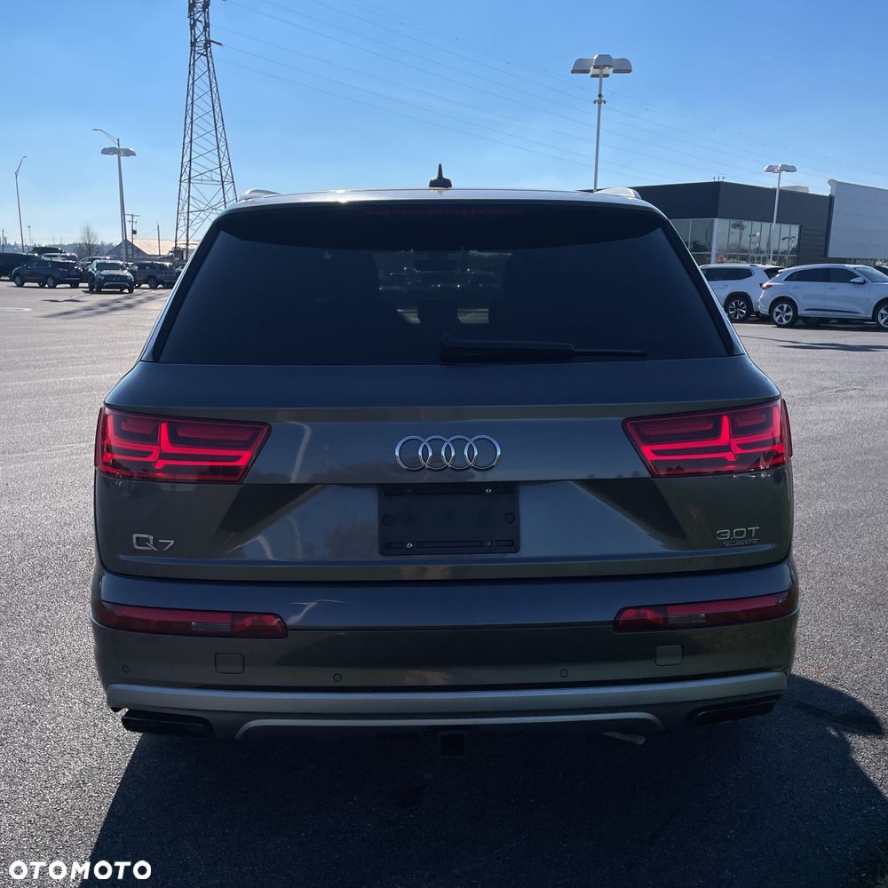 Audi Q7 - 8