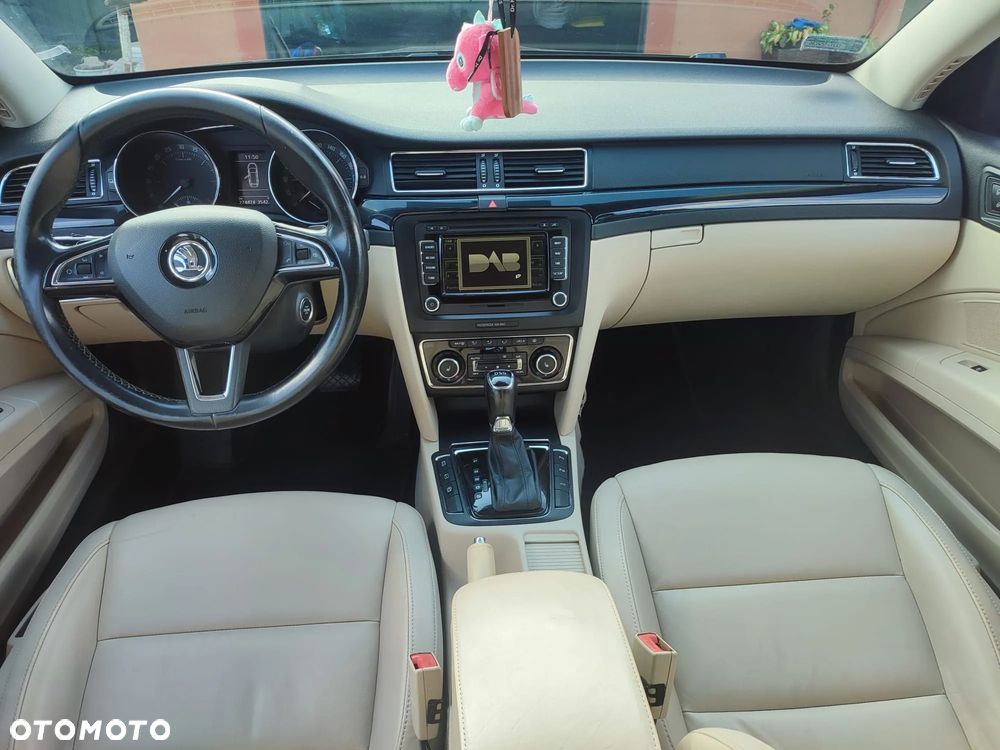 Skoda Superb 2.0 TDI Elegance DSG - 8