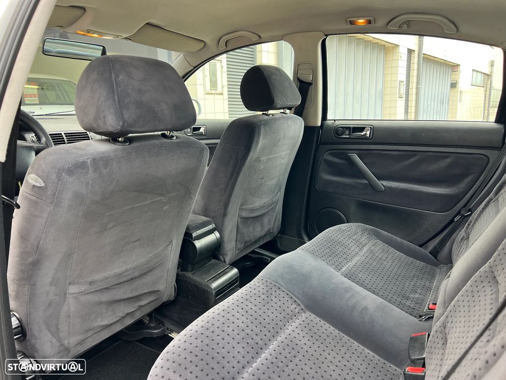 VW Passat 1.9 TDi Confortline - 23