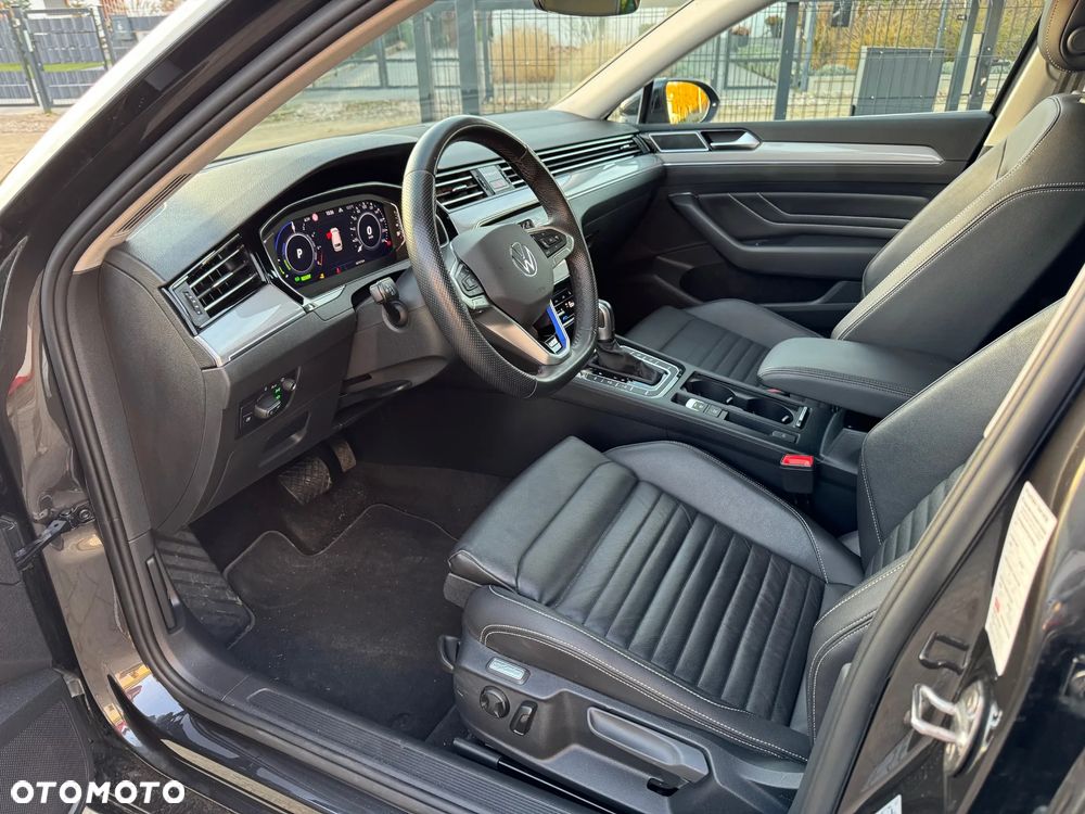 Volkswagen Passat - 11