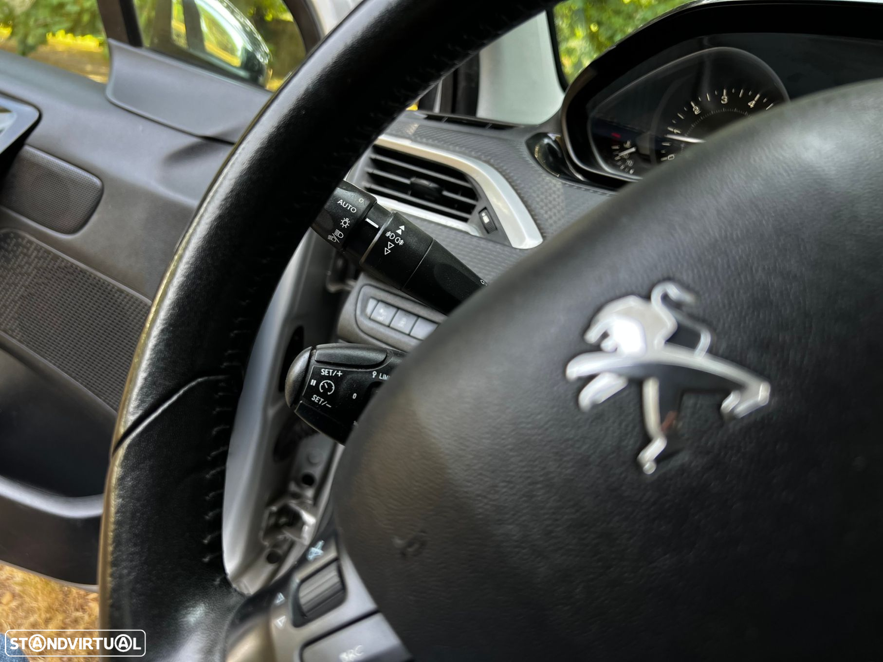 Peugeot 208 1.2 PureTech Style - 27