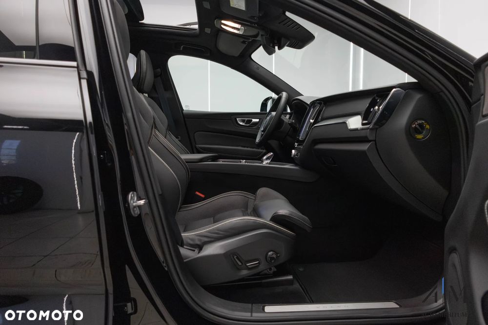 Volvo XC 60 B4 D AWD Ultimate Dark - 20