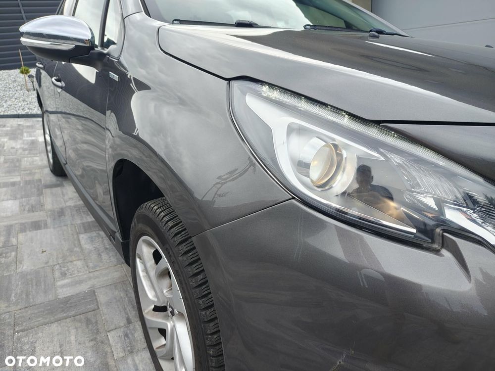Peugeot 2008 1.2 Pure Tech Style S&S - 13