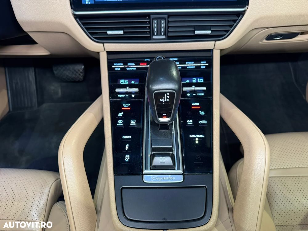Porsche Cayenne - 19
