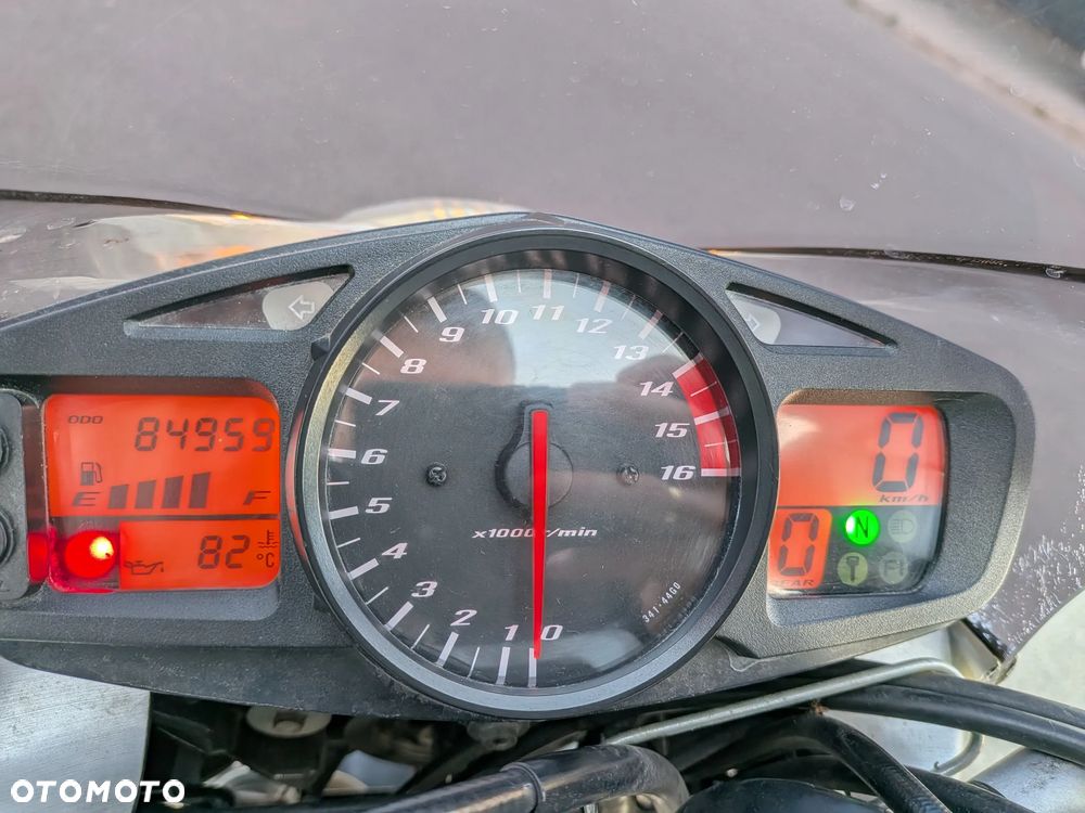Suzuki GSR - 10