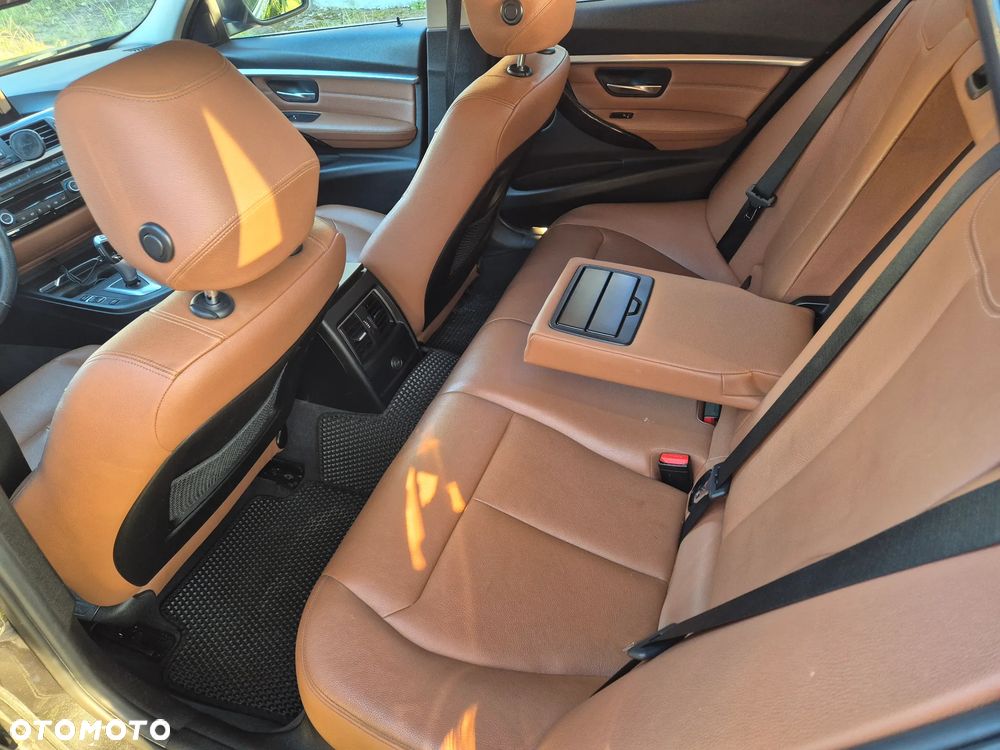 BMW Seria 3 320d Luxury Line - 24