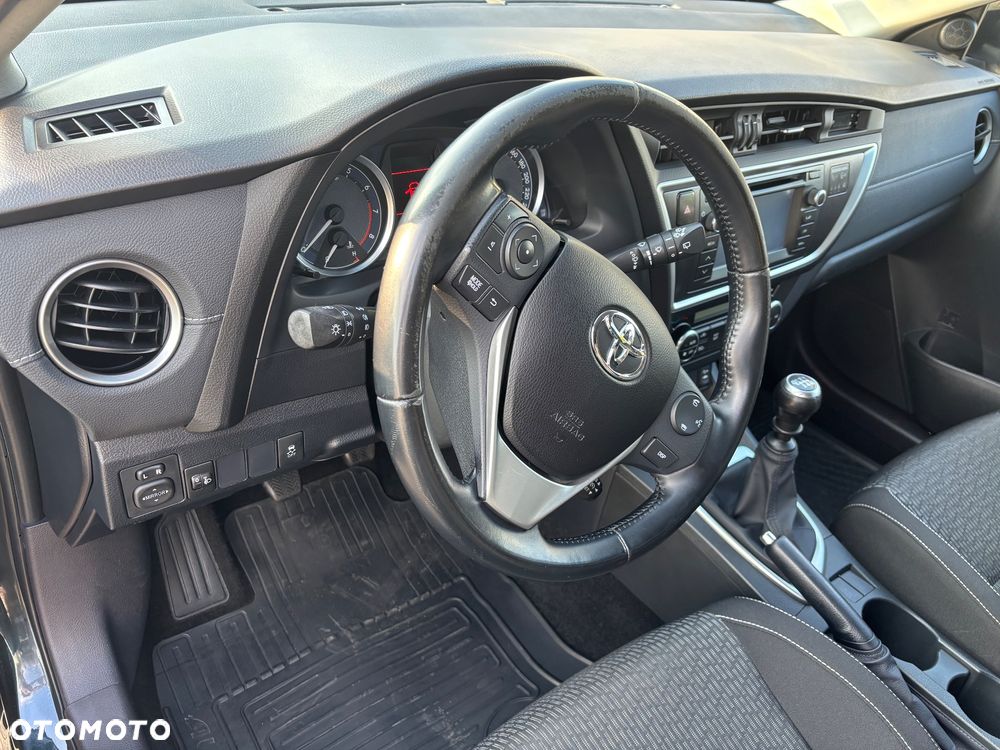 Toyota Auris 1.6 Prestige - 9